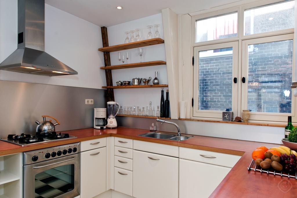 Canal Holiday Apartment Амстердам Номер фото